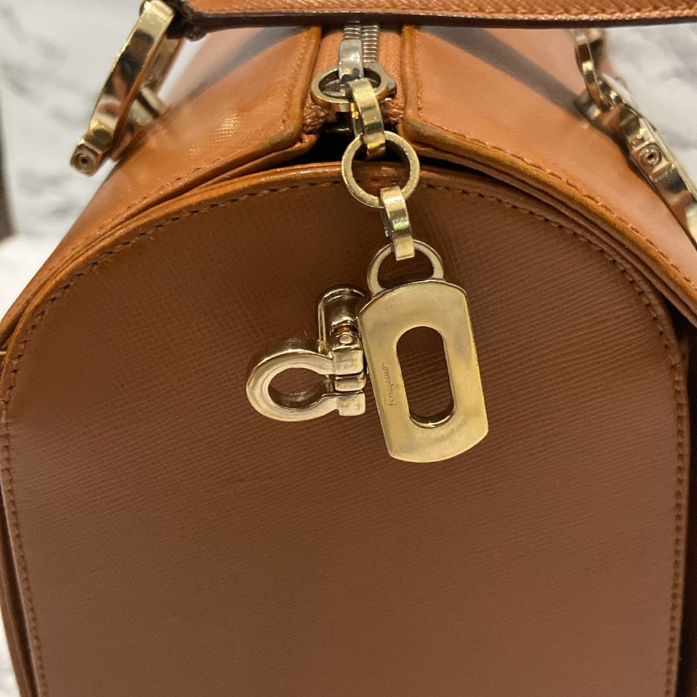 Vintage rare SALVATORE FERRAGAMO Gancini crossbody/handbag - Picture 4 of 12